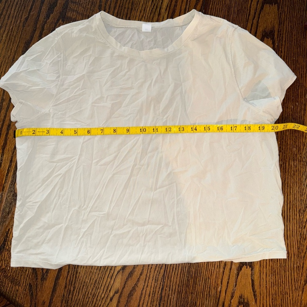 Old Navy Sheer Performance Tee - Picture 3 of 5